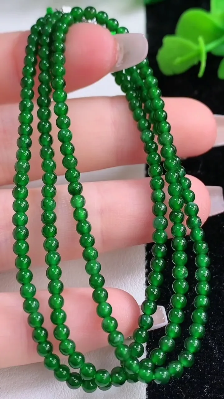 天然A货翡翠小米珠项链，尺寸2.7-188颗，重量:8.63g12月8日
工厂直销收藏佳品,种好水足，色泽均匀，有种有色，上手高大气！