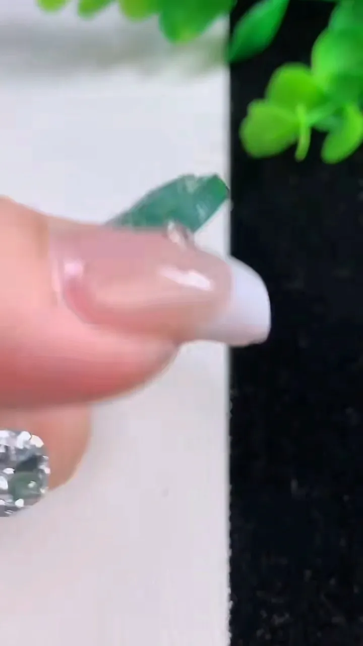 天然A货翡翠山水牌吊坠，尺寸52-5.6，重量:34.48g
12月8日