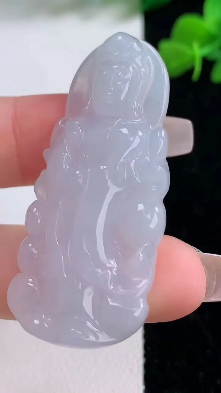 天然A货翡翠观音菩萨吊坠，尺寸49.7-21.5-5.9，重量:12.68g
12月8日