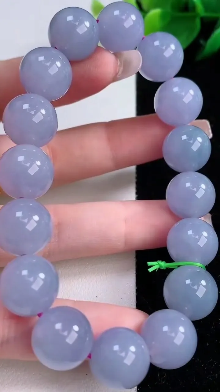 天然A货翡翠紫罗兰圆珠手串，尺寸13-16颗，重量:63.09g12月8日
工厂直销收藏佳品,种好水足，色泽均匀，有种有色，上手高大气！