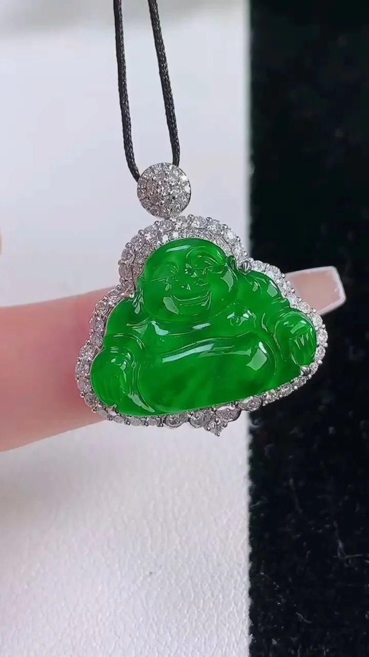天然A货翡翠佛公吊坠，尺寸26.4-24-9，裸石15.4-20.8重量:7.77g
12月8日