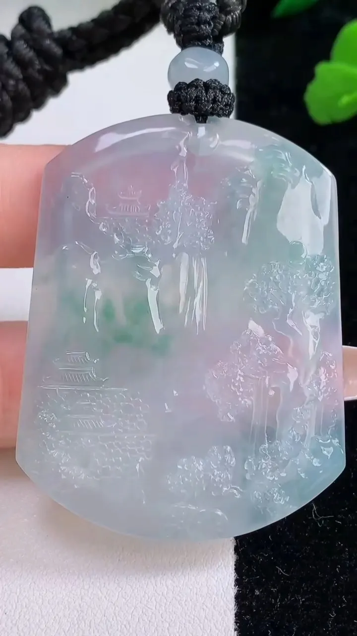 天然A货翡翠种飘花山水牌吊坠，尺寸52-39.8-4.6，重量:27.00g
12月8日