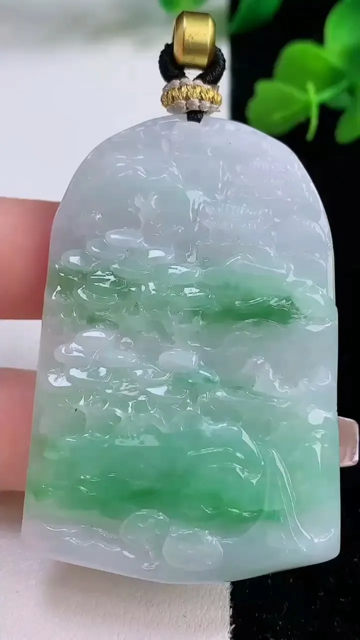 天然A货翡翠山水牌吊坠，尺寸57-38.2-7，重量:37.96g
12月8日