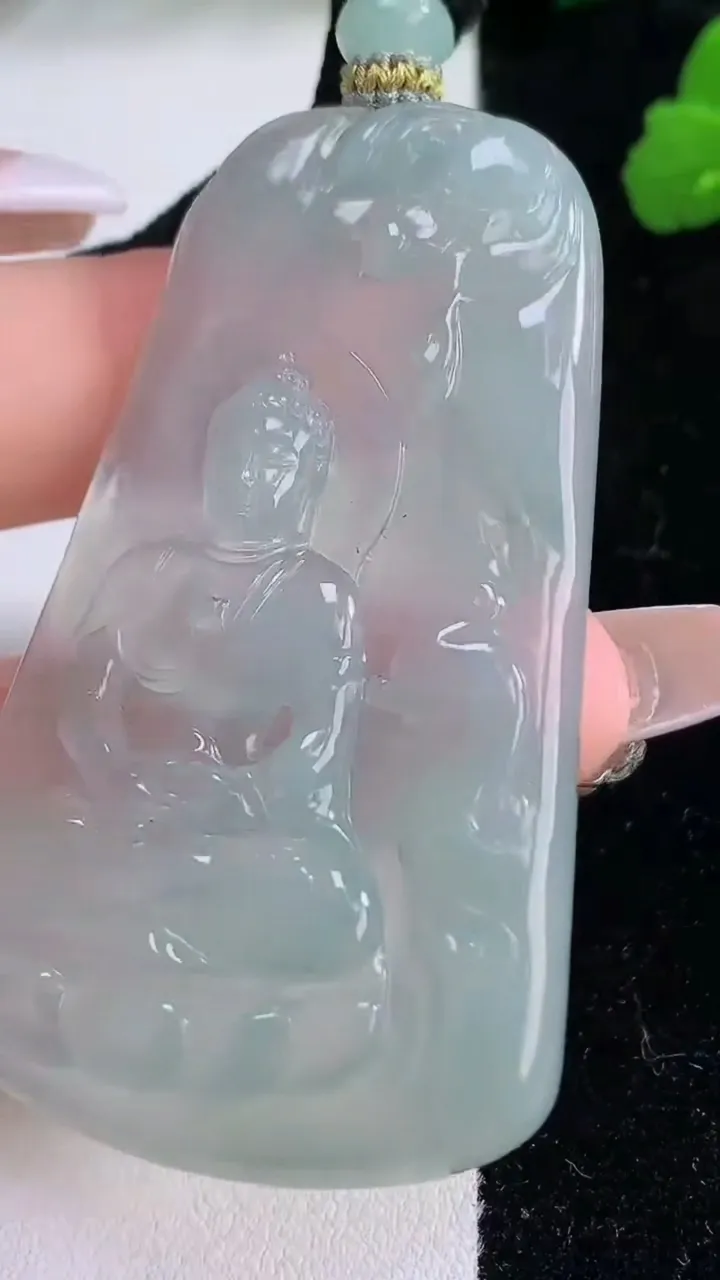 天然A货翡翠大日如来吊坠，尺寸60.4-36-5.5，重量:28.98g
12月8日