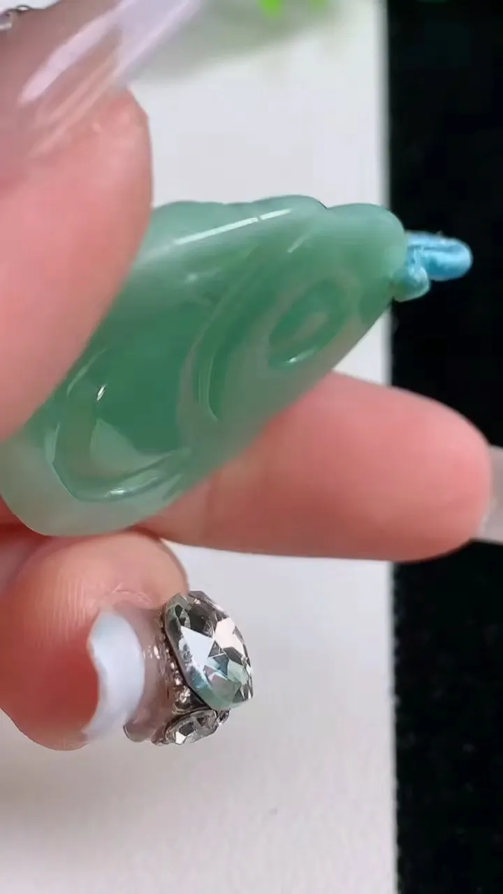 天然A货翡翠佛公吊坠，尺寸30-27-5.5，重量:8.74g
12月9日