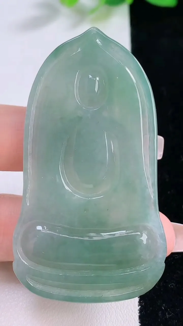 天然A货翡翠观音菩萨吊坠，尺寸61.6-34.3-5.4，重量:34.68g
12月9日