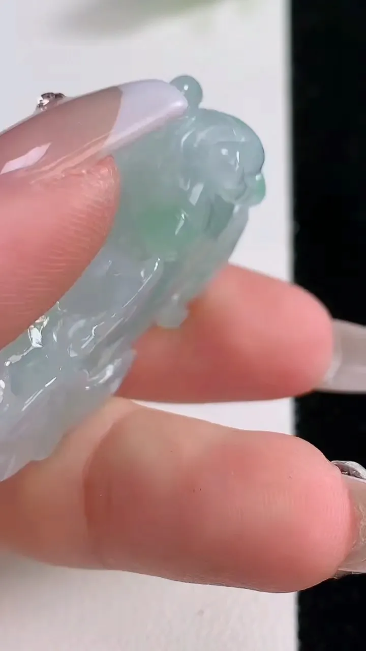 天然A货翡翠貔貅吊坠，尺寸39.2-20.2-12，重量:21.01g
12月9日