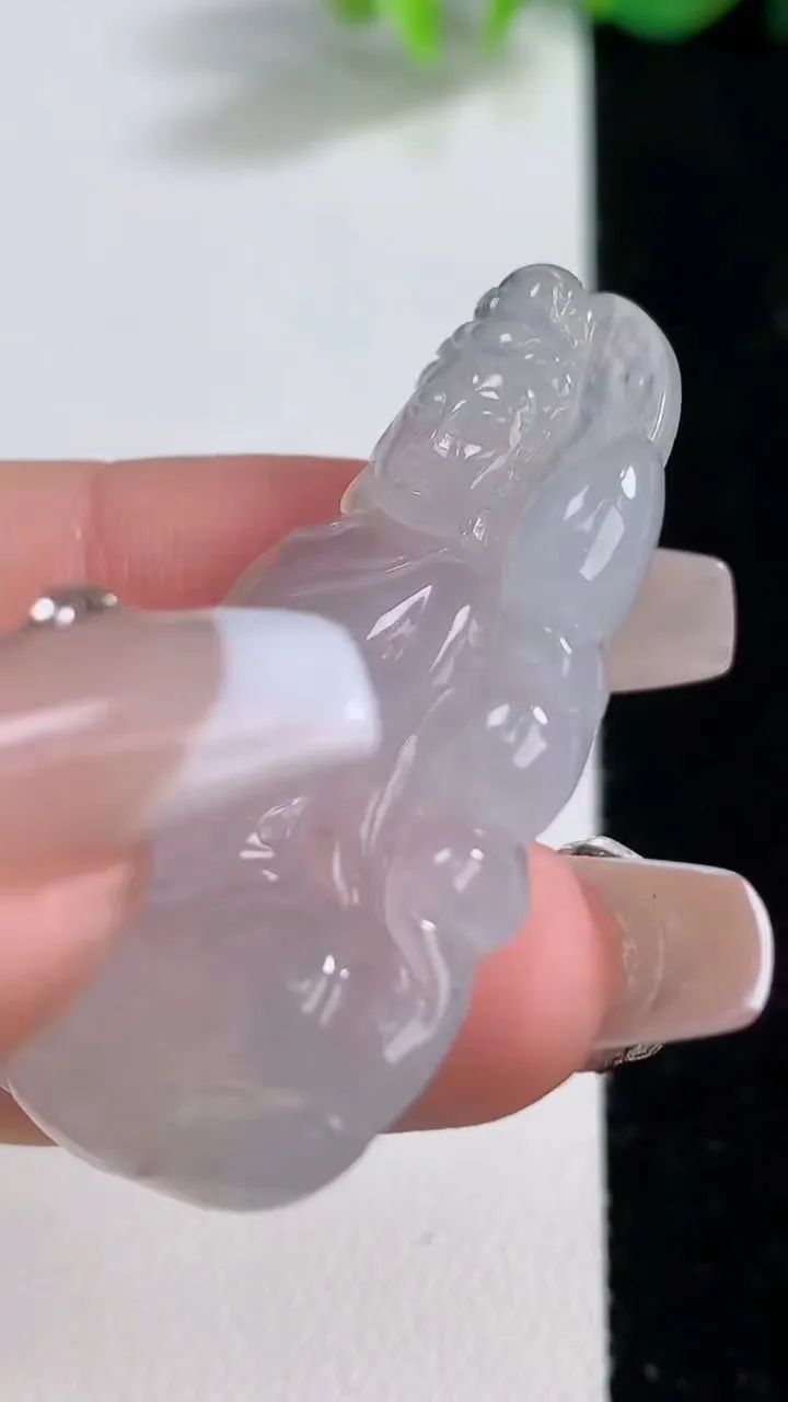 天然A货翡翠观音菩萨吊坠，尺寸43.6-25.3-5.5，重量:11.74g
12月9日