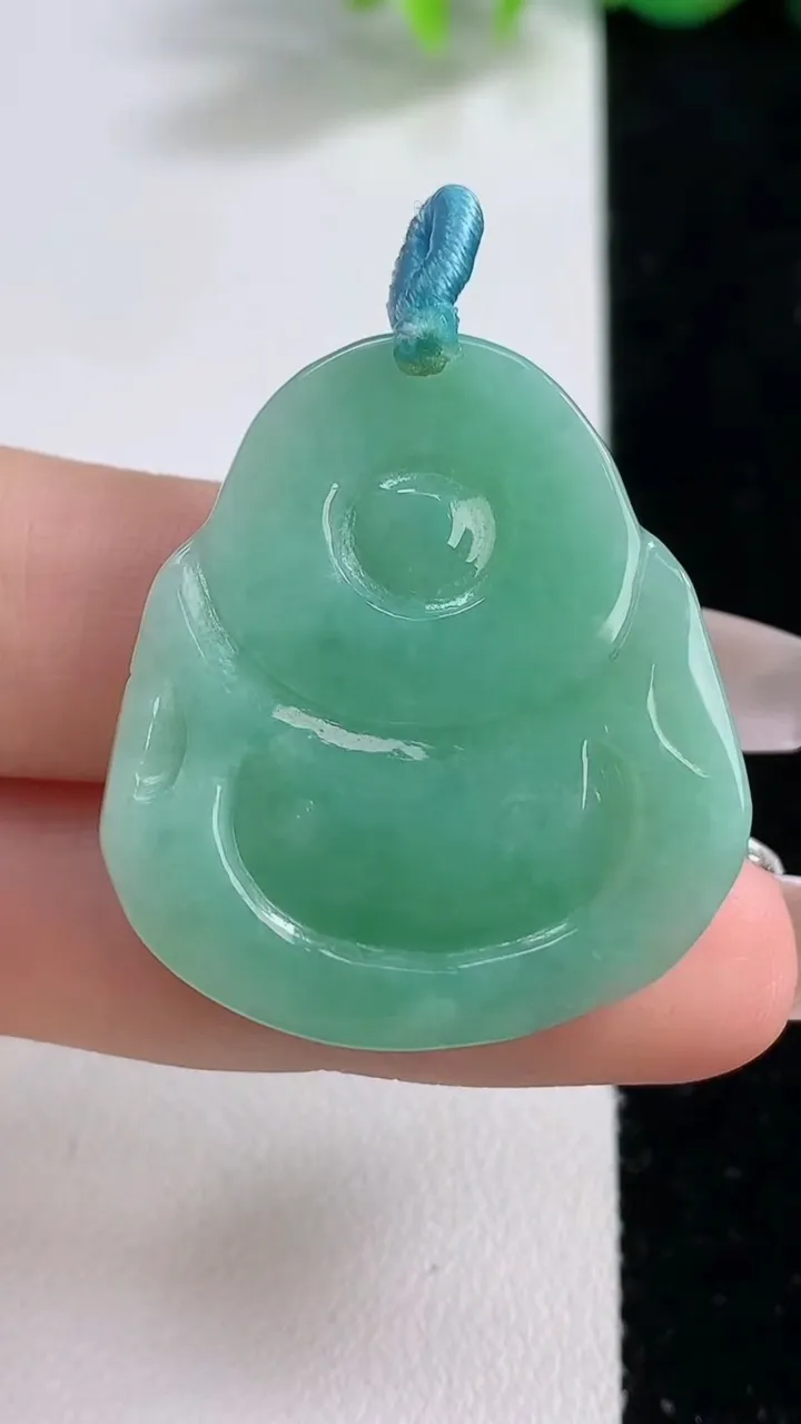 天然A货翡翠佛公吊坠，尺寸32.8-30.2-6，重量:10.24g
12月9日