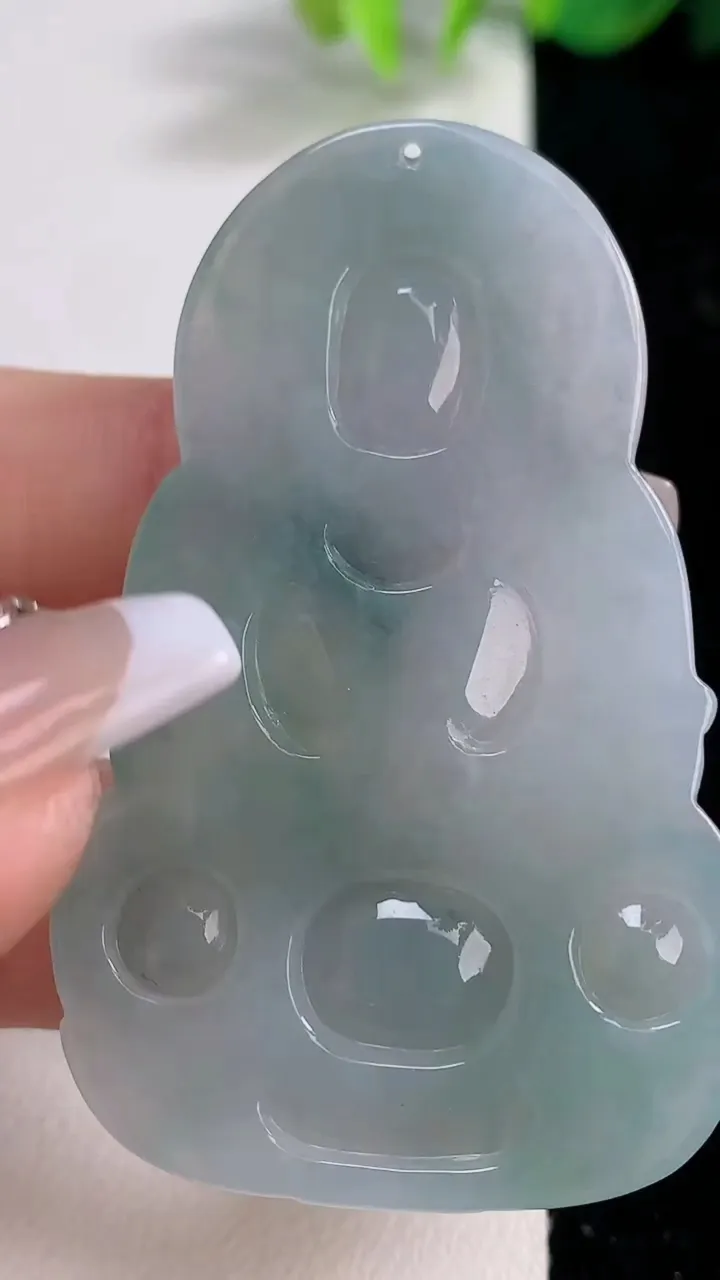 天然A货翡翠冰种飘花观音菩萨吊坠，尺寸58.2-37-5.4，重量:23.40g
12月9日