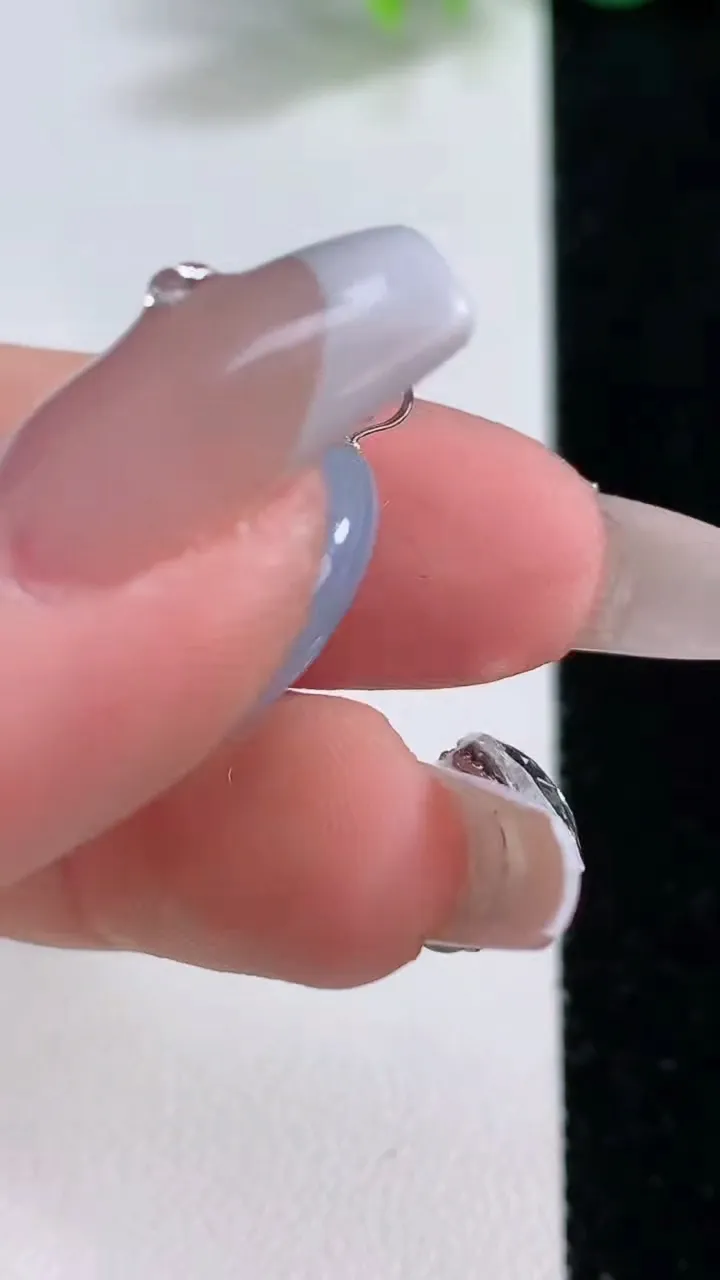 天然A货翡翠18k金紫罗兰平安扣吊坠，尺寸16.7-5.3，重量:3.77g
12月9日