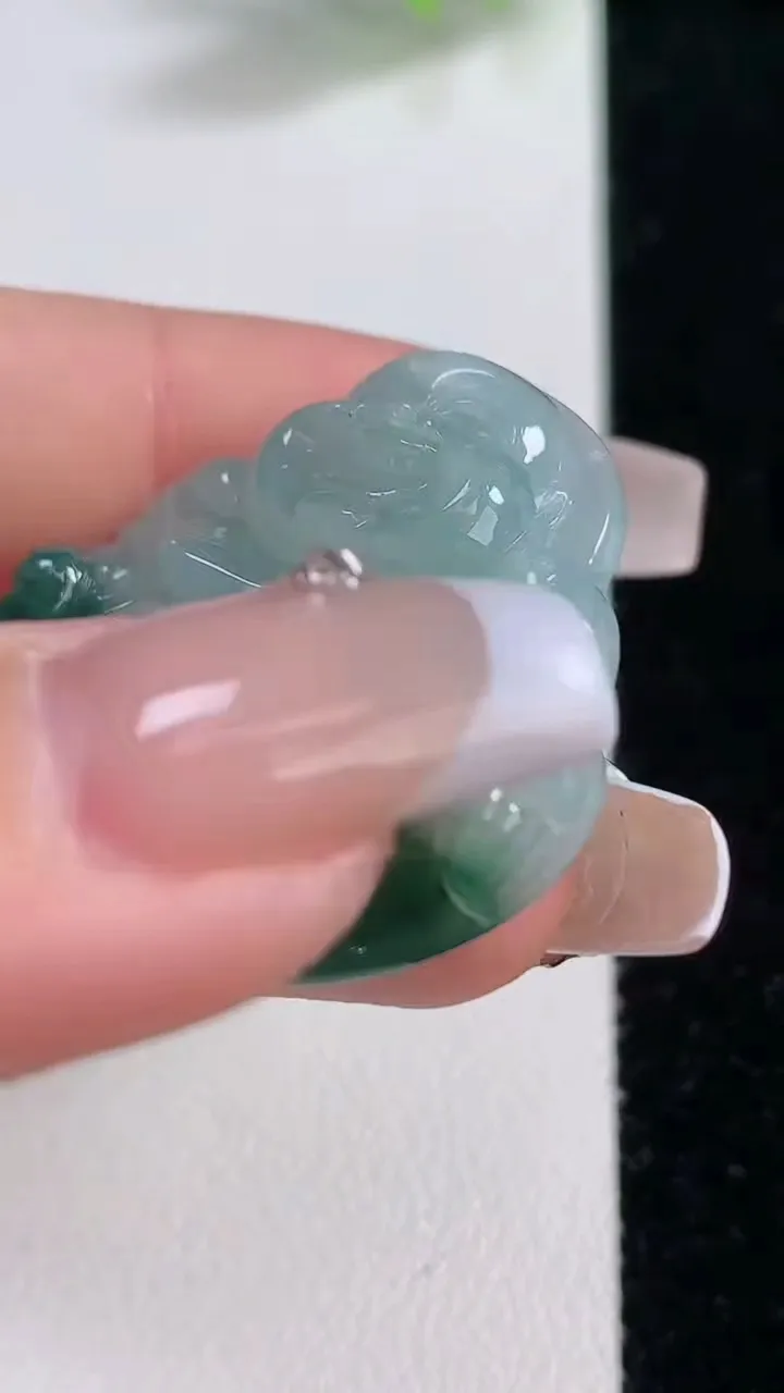 天然A货翡翠冰种飘花佛公吊坠，尺寸31.3-33-6，重量:9.66g
12月9日