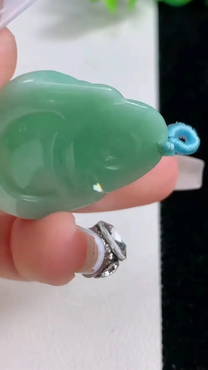 天然A货翡翠佛公吊坠，尺寸32.8-30.2-6，重量:10.24g
12月9日