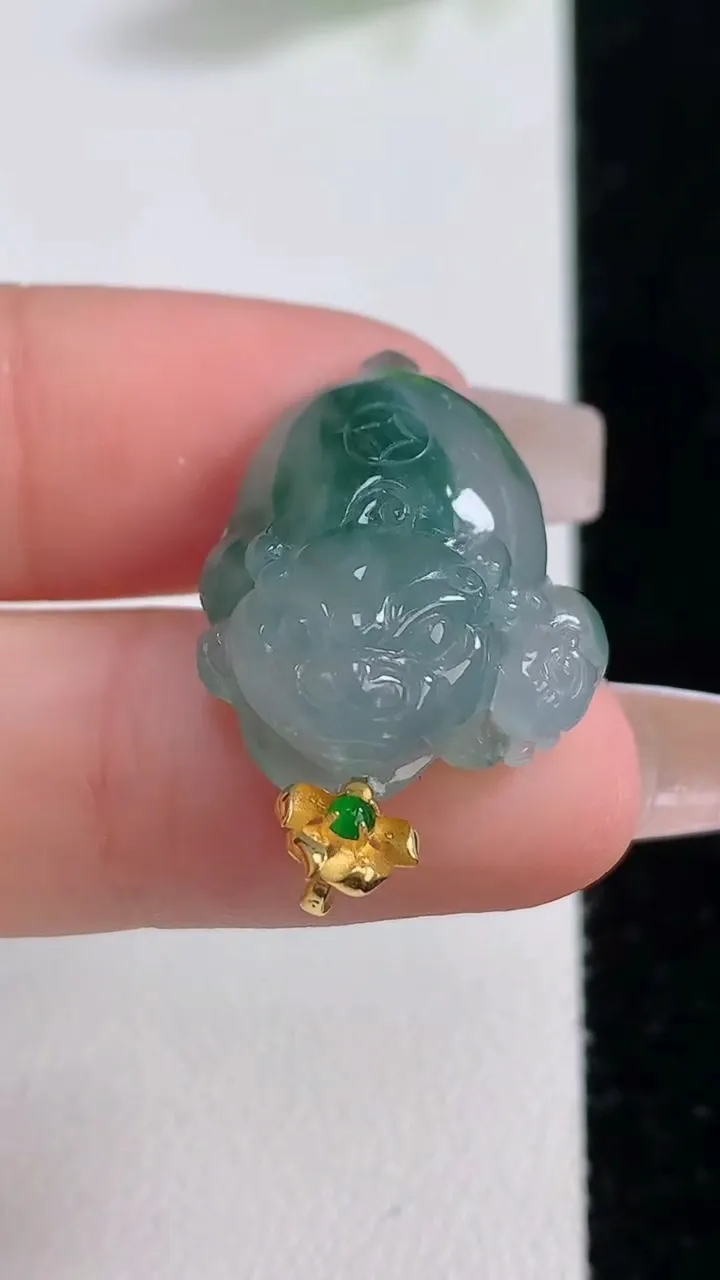 天然A货翡翠种飘花金蟾吊坠，尺寸23.2-17-8.9，重量:6.38g
12月9日
