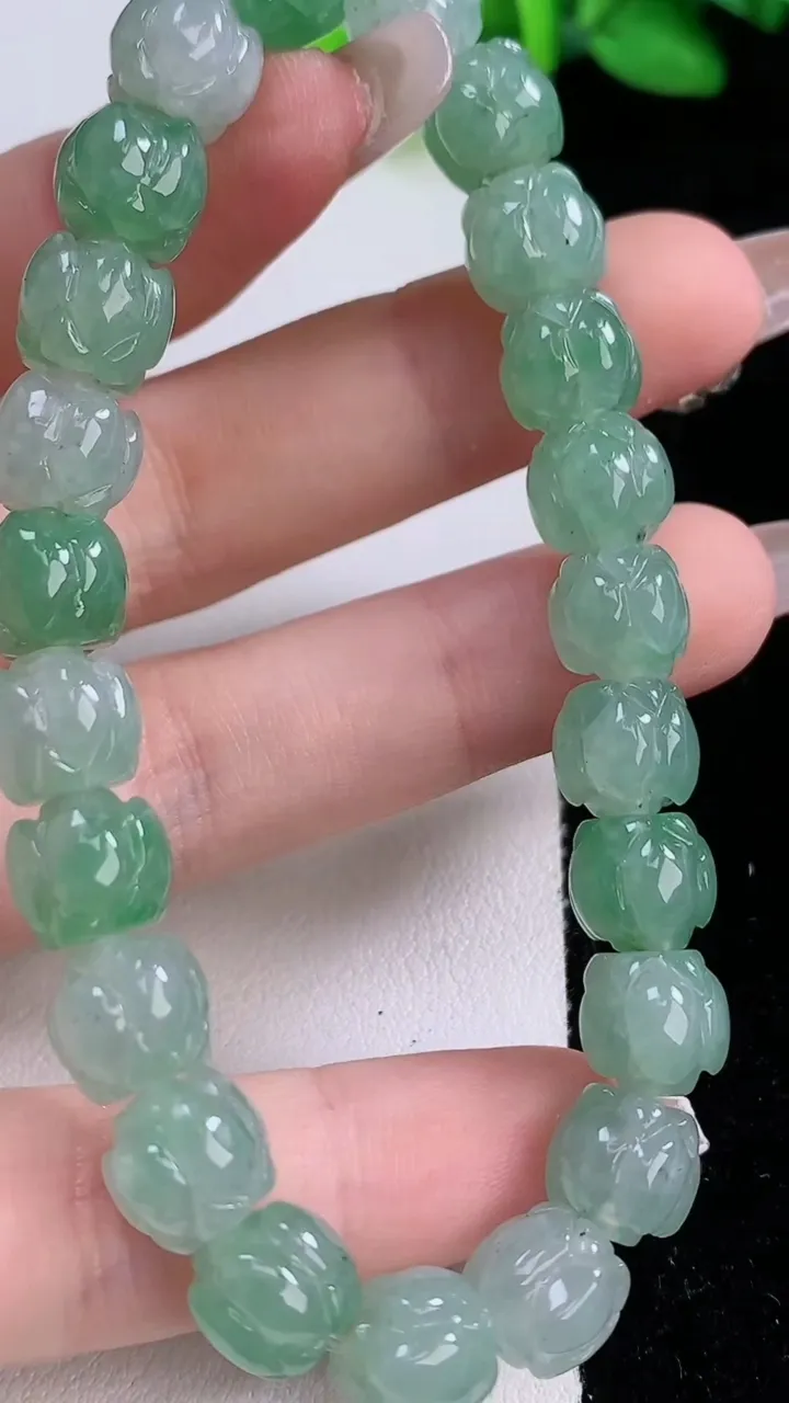 天然A货翡翠莲花手串，尺寸9-7.8-23颗，重量:27.10g12月9日
工厂直销收藏佳品,种好水