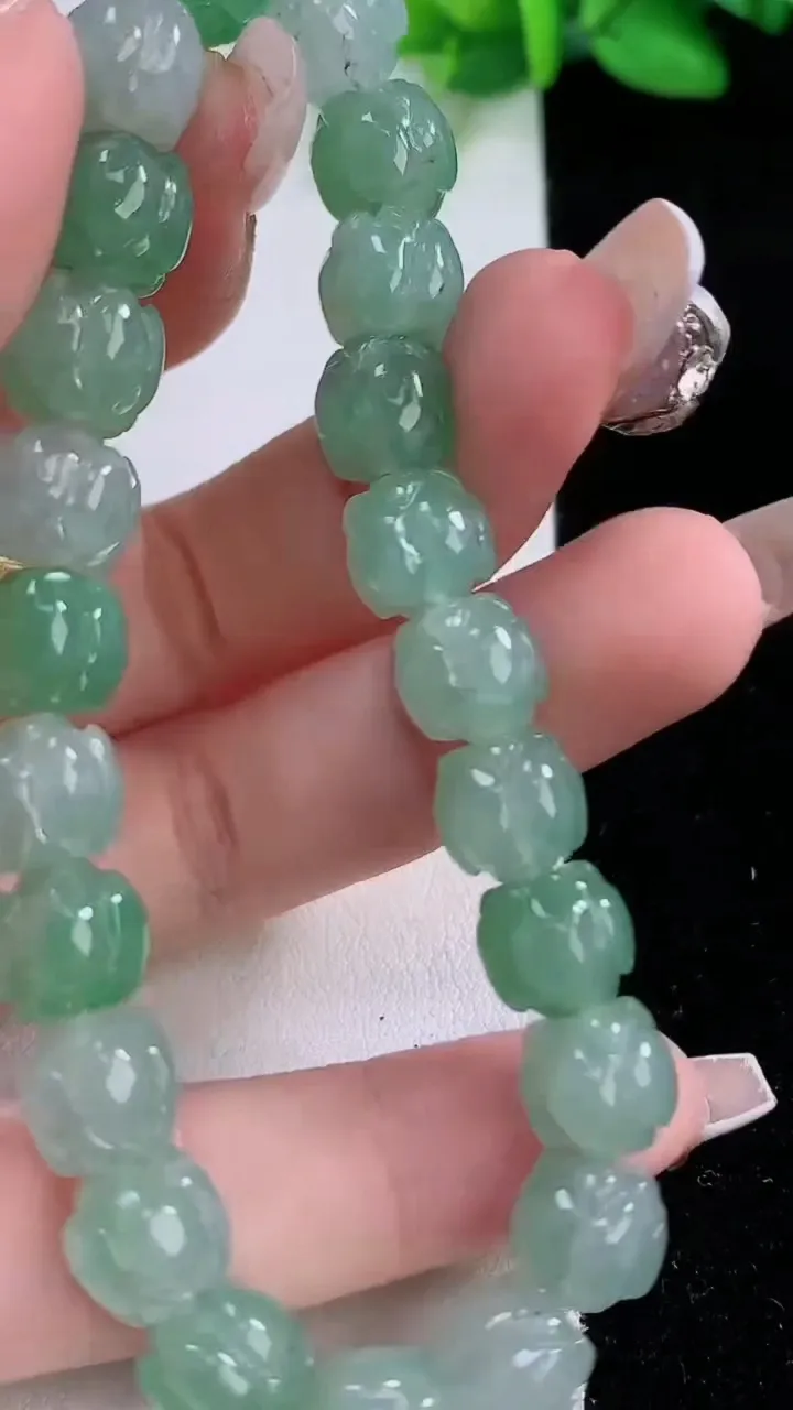 天然A货翡翠莲花手串，尺寸9-7.8-23颗，重量:27.10g12月9日
工厂直销收藏佳品,种好水