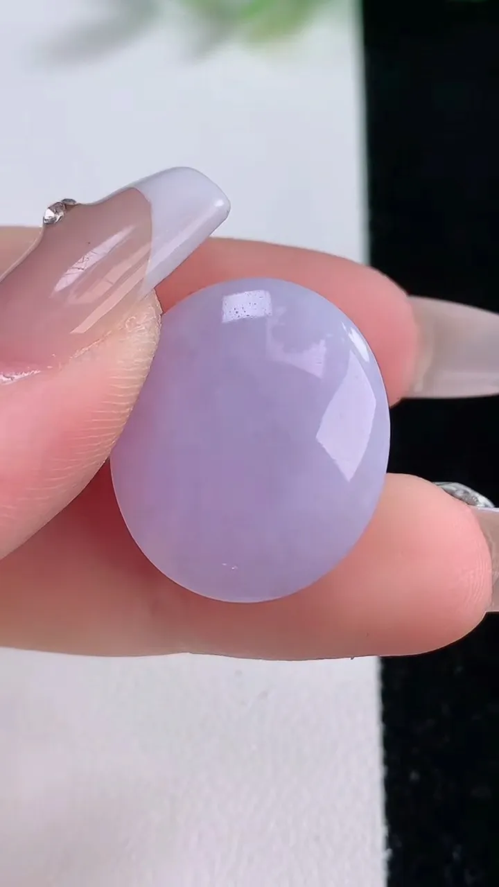 天然A货翡翠紫罗兰蛋面吊坠，尺寸21.7-18.5-11.7，重量:8.24g
12月9日