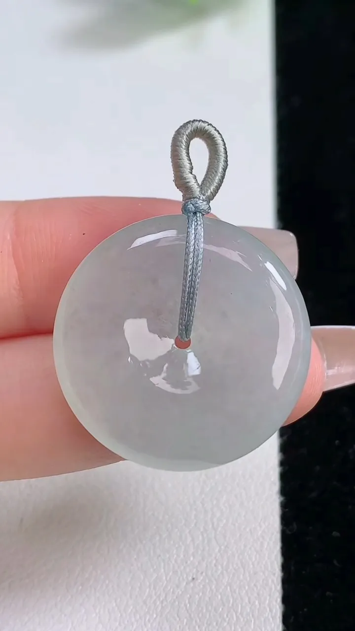 天然A货翡翠平安扣吊坠，尺寸26.3-5.5，重量:9.72g
12月9日