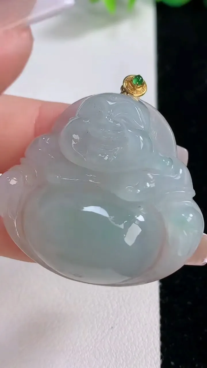 天然A货翡翠佛公吊坠，尺寸36-40-10.2，重量:21.01g
12月9日
