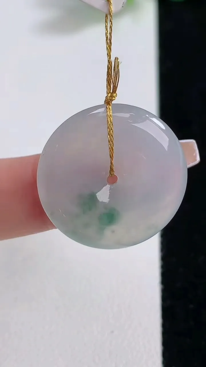 天然A货翡翠冰种飘花平安扣吊坠，尺寸23.4-4，重量:5.38g
12月9日