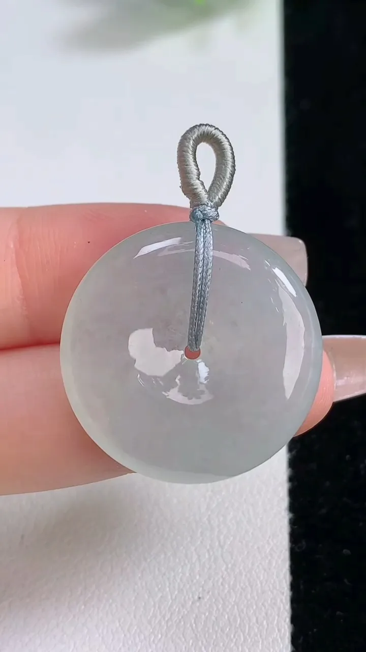 天然A货翡翠平安扣吊坠，尺寸26.3-5.5，重量:9.72g
12月9日