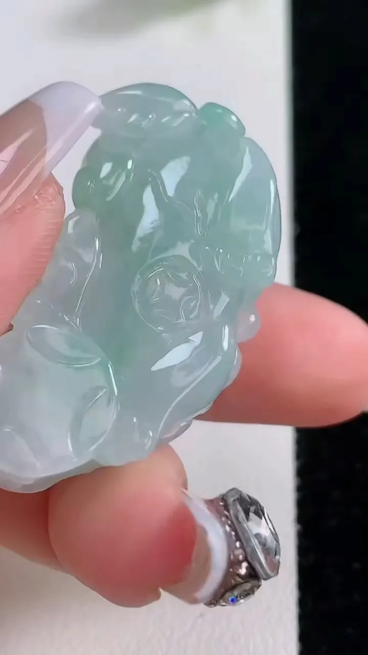 天然A货翡翠貔貅吊坠，尺寸39.2-20.2-12，重量:21.01g
12月9日