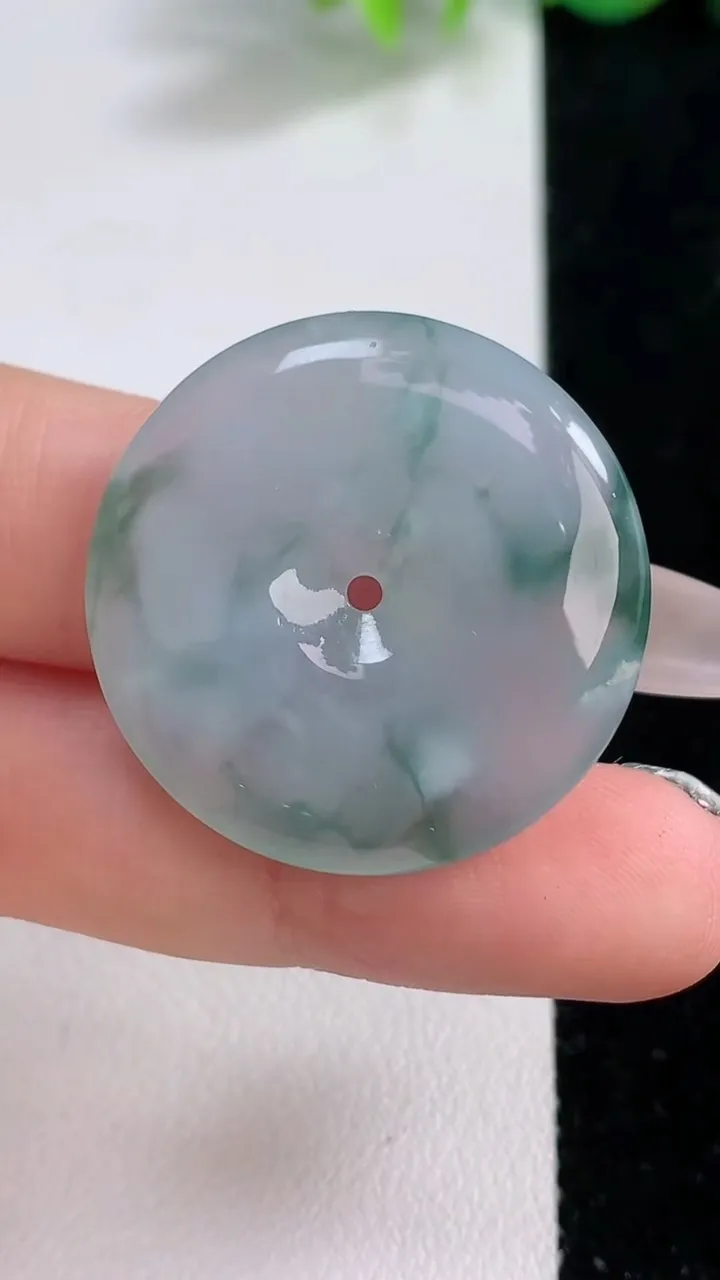 天然A货翡翠冰种飘花平安扣吊坠，尺寸29.4-5.5，重量:10.16g
12月10日