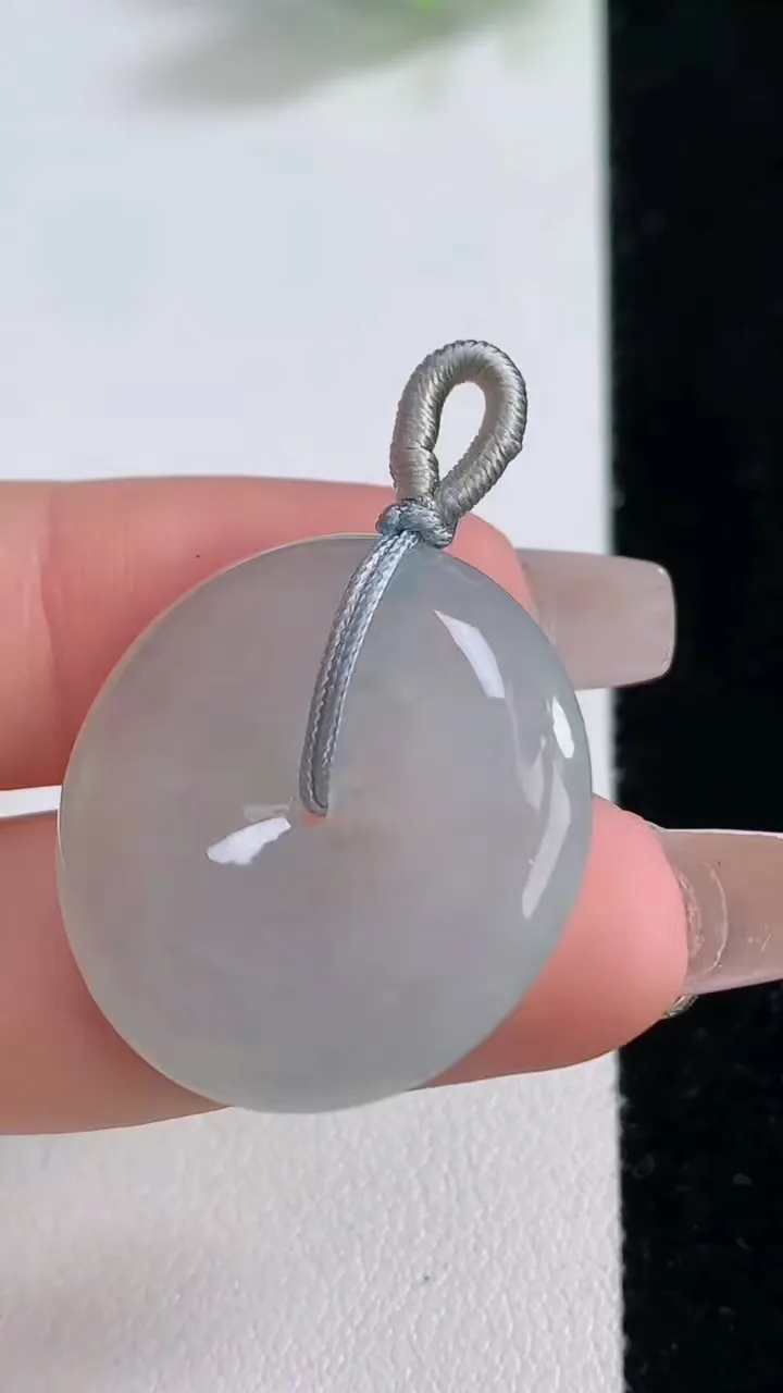 天然A货翡翠平安扣吊坠，尺寸26.3-5.5，重量:9.72g
12月9日