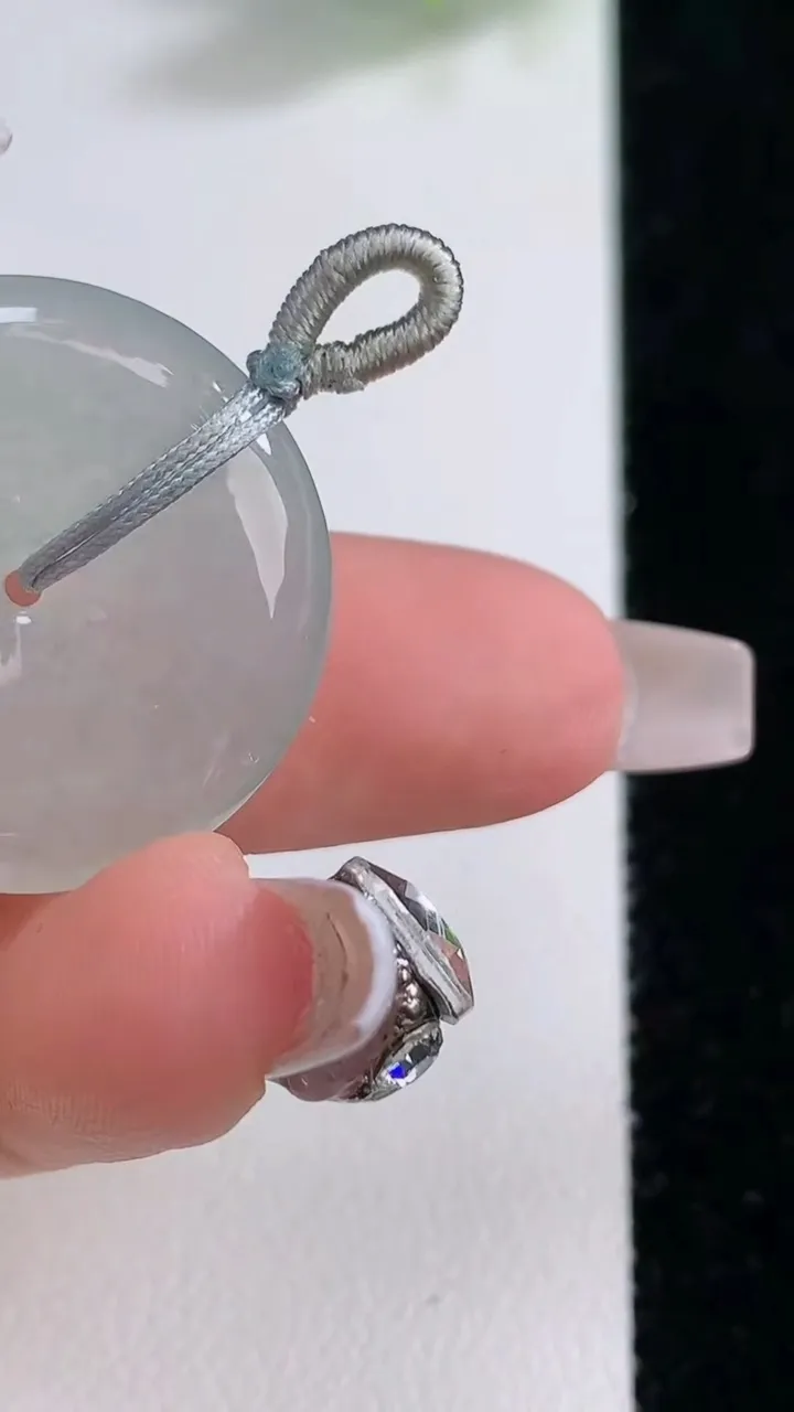 天然A货翡翠平安扣吊坠，尺寸26.3-5.5，重量:9.72g
12月9日