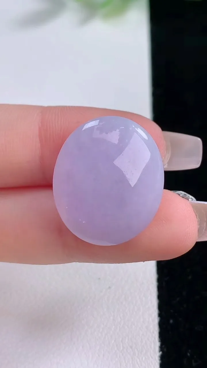 天然A货翡翠紫罗兰蛋面吊坠，尺寸21.7-18.5-11.7，重量:8.24g
12月9日