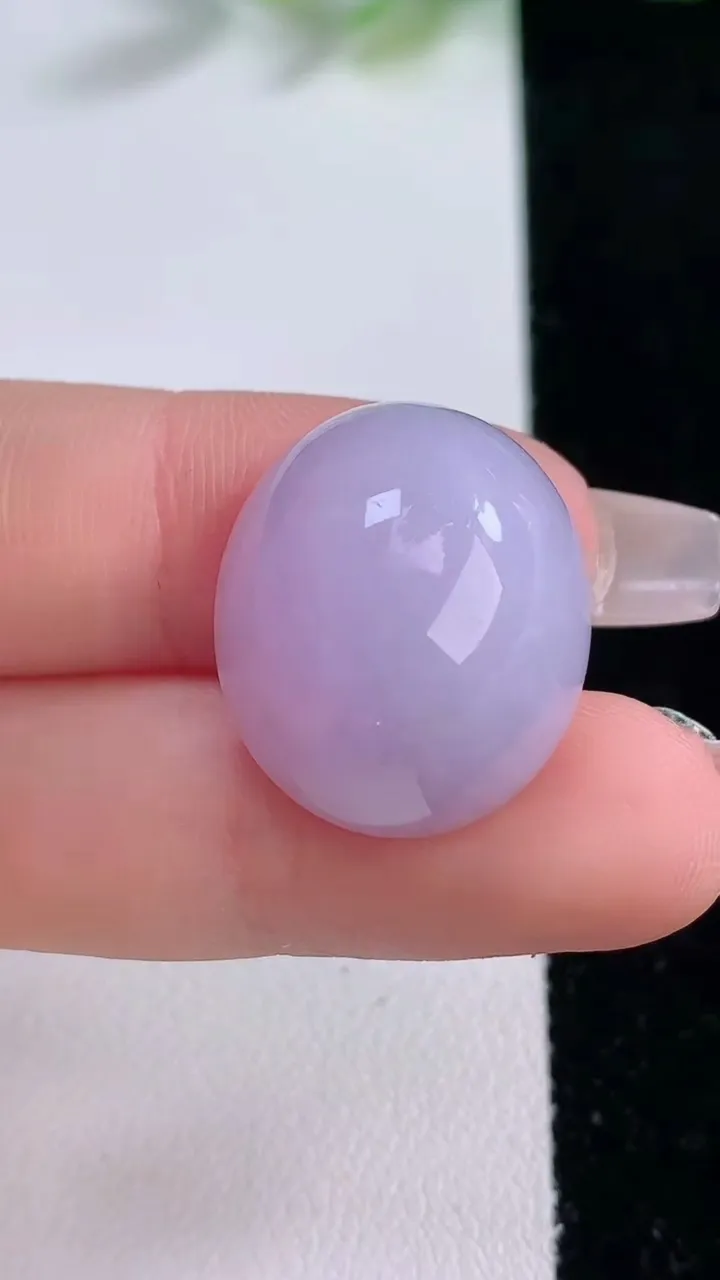 天然A货翡翠紫罗兰蛋面吊坠，尺寸21.7-18.5-11.7，重量:8.24g
12月9日