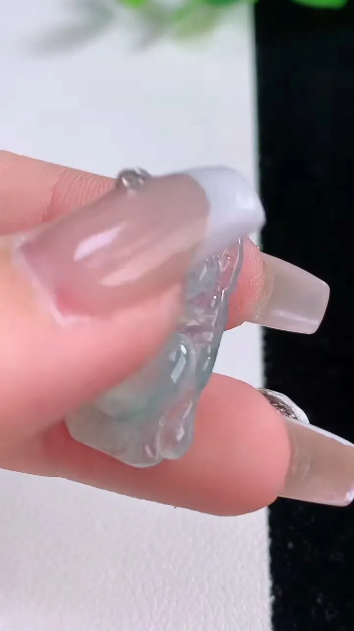 天然A货翡翠种飘花站佛 佛公吊坠，尺寸25.7-14-4.2，重量:2.54g
12月9日