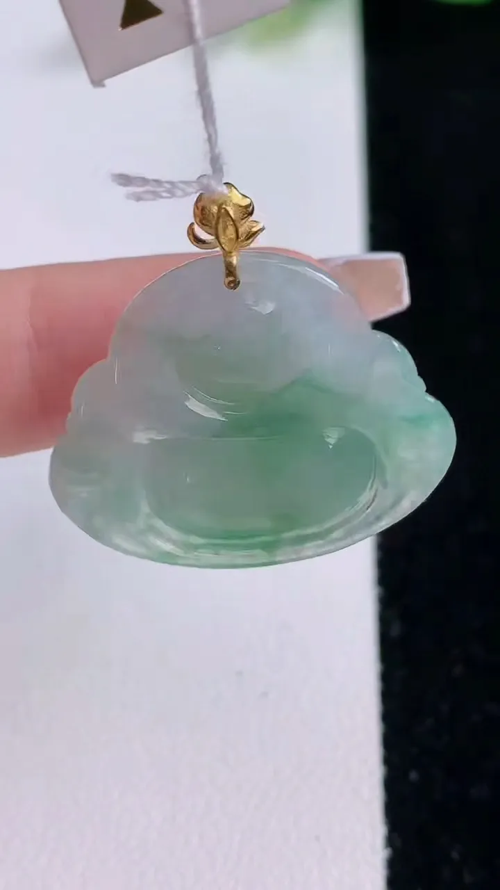 天然A货翡翠佛公吊坠，尺寸23.4-27.6-5.4，重量:4.99g
12月9日