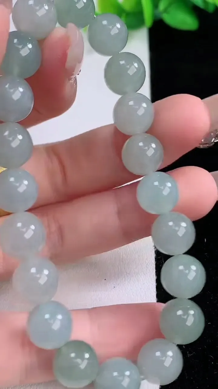 天然A货翡翠圆珠手串，尺寸9.4-20颗，重量:29.34g12月9日
工厂直销收藏佳品,种好水足，
