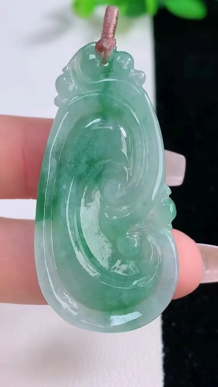 天然A货翡翠如意吊坠，尺寸49.3-24-5.5，重量:11.77g
12月9日