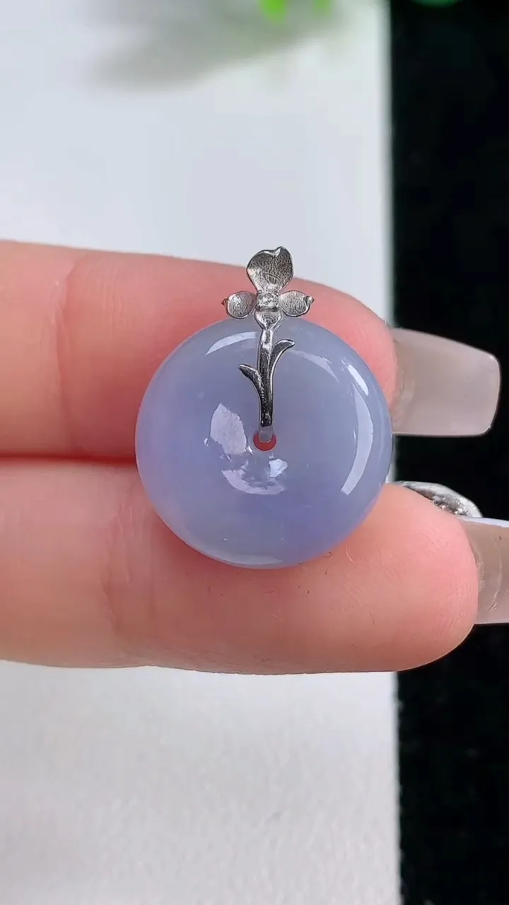 天然A货翡翠18k金紫罗兰平安扣吊坠，尺寸16.7-5.3，重量:3.77g
12月9日