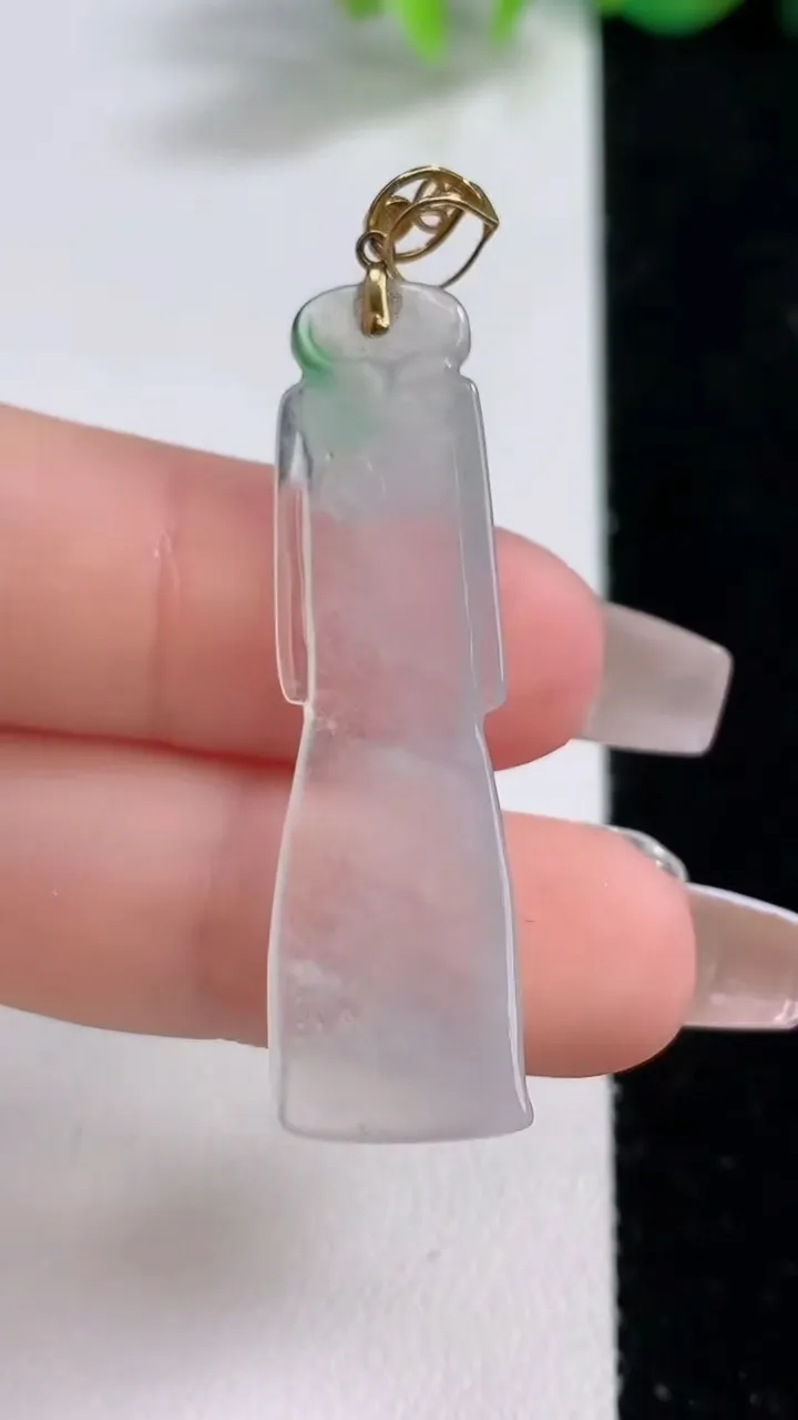 天然A货翡翠节节高升 竹节吊坠，尺寸41-11.6-4，重量:3.99g
12月9日