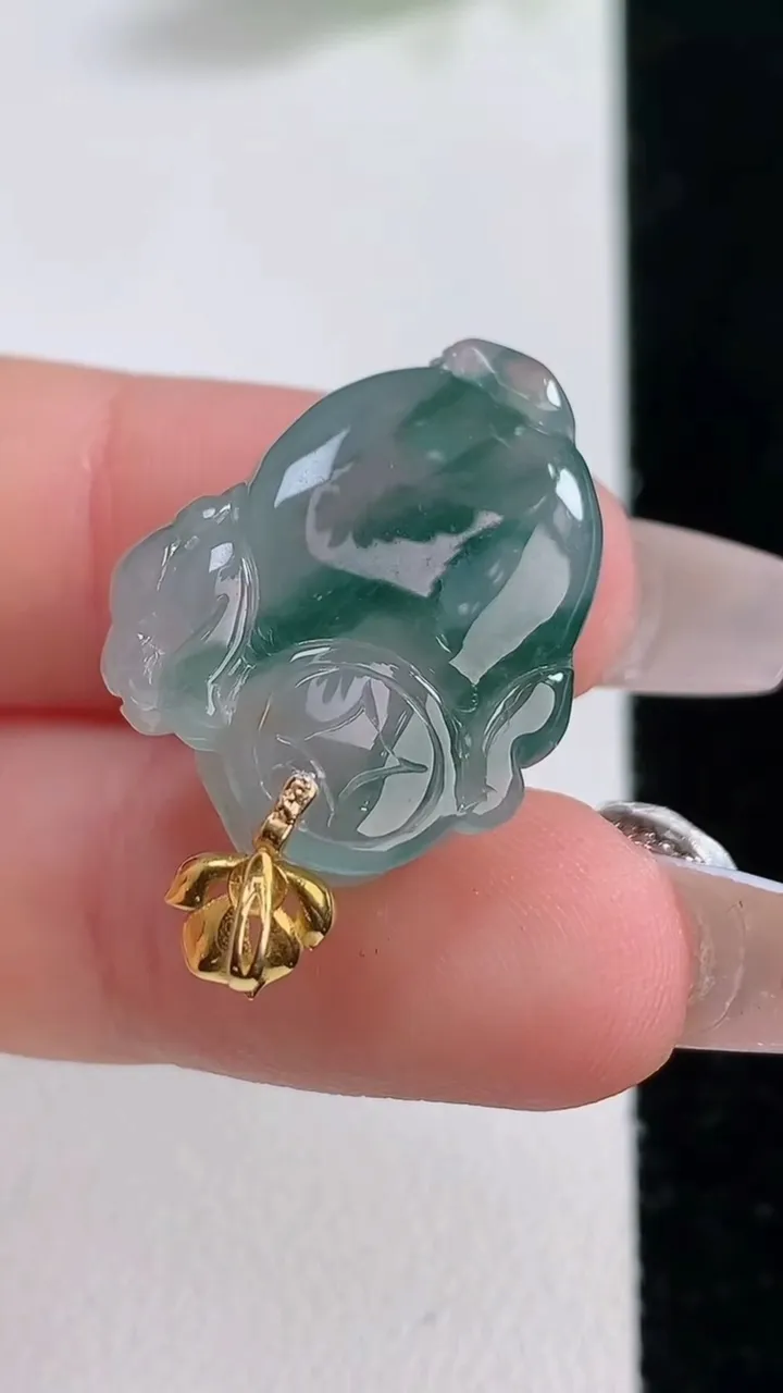 天然A货翡翠种飘花金蟾吊坠，尺寸23.2-17-8.9，重量:6.38g
12月9日