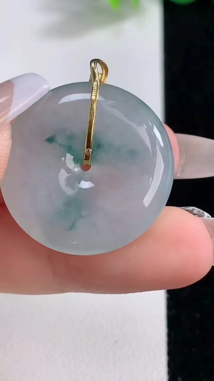 天然A货翡翠种飘花平安扣吊坠，尺寸26.7-5.8，重量:9.09g
12月9日