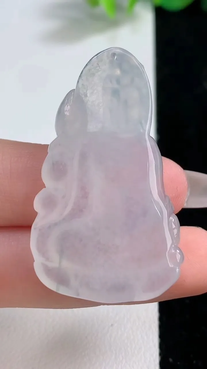 天然A货翡翠观音菩萨吊坠，尺寸43.6-25.3-5.5，重量:11.74g
12月9日