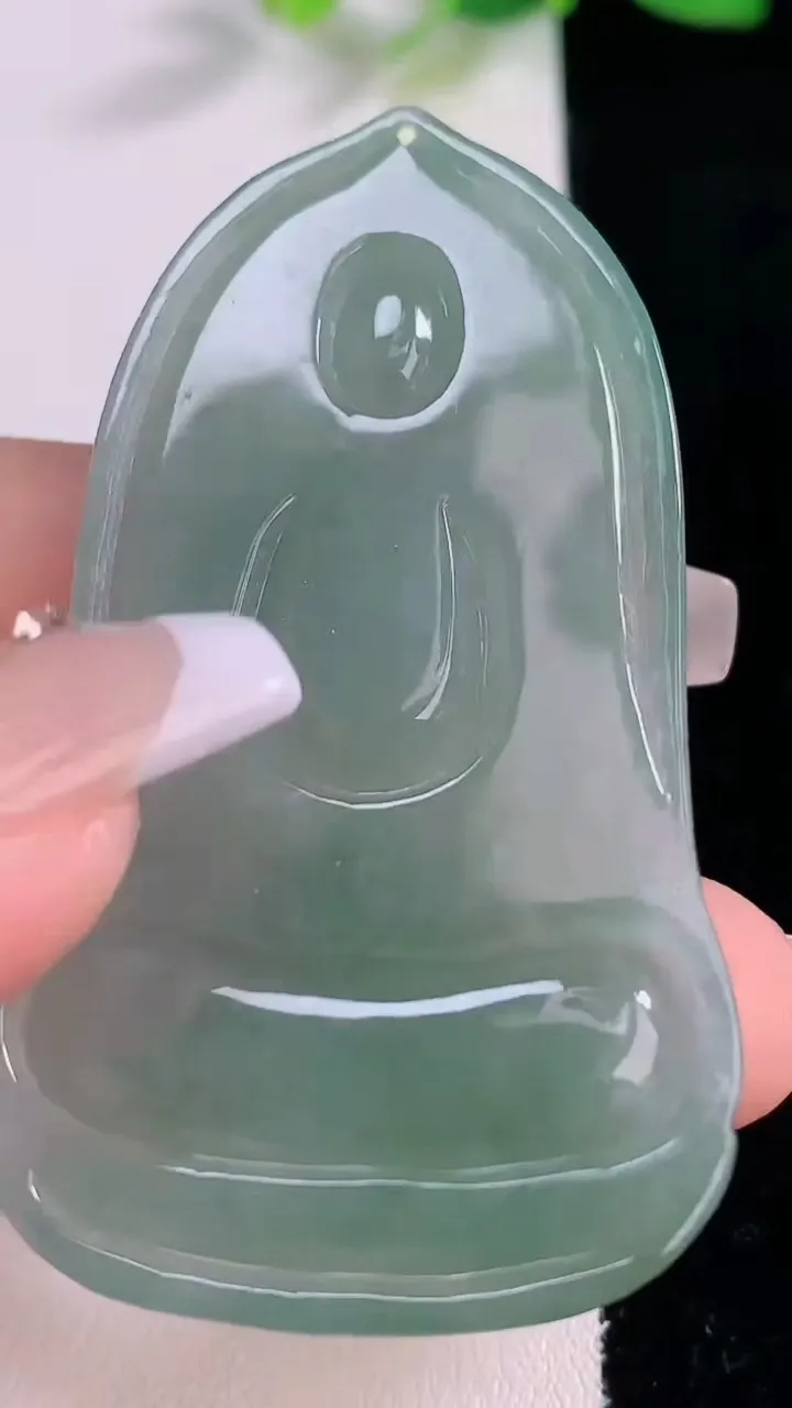天然A货翡翠观音菩萨吊坠，尺寸61.6-34.3-5.4，重量:34.68g
12月9日