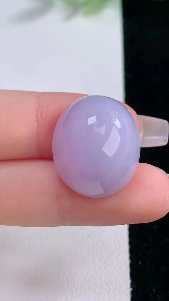 天然A货翡翠紫罗兰蛋面吊坠，尺寸21.7-18.5-11.7，重量:8.24g
12月9日