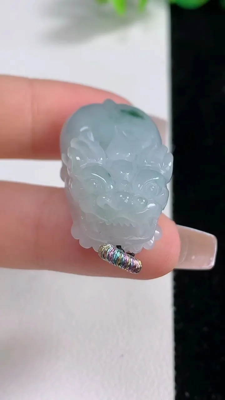 天然A货翡翠飘花貔貅吊坠，尺寸30-17.6-12.3，重量:14.67g
12月9日