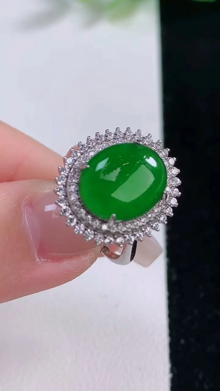 天然A货翡翠蛋面戒指，尺寸12.3-9.6-6.8，重量:3.17g2025年12月9日
工厂直销收