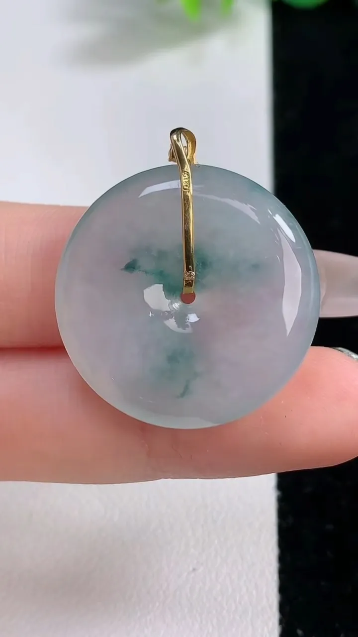 天然A货翡翠种飘花平安扣吊坠，尺寸26.7-5.8，重量:9.09g
12月9日