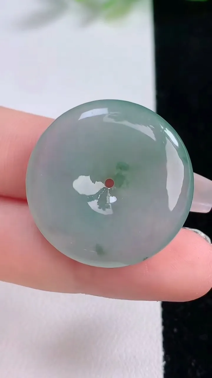 天然A货翡翠冰种飘花平安扣吊坠，尺寸28-5.3，重量:9.18g
12月9日