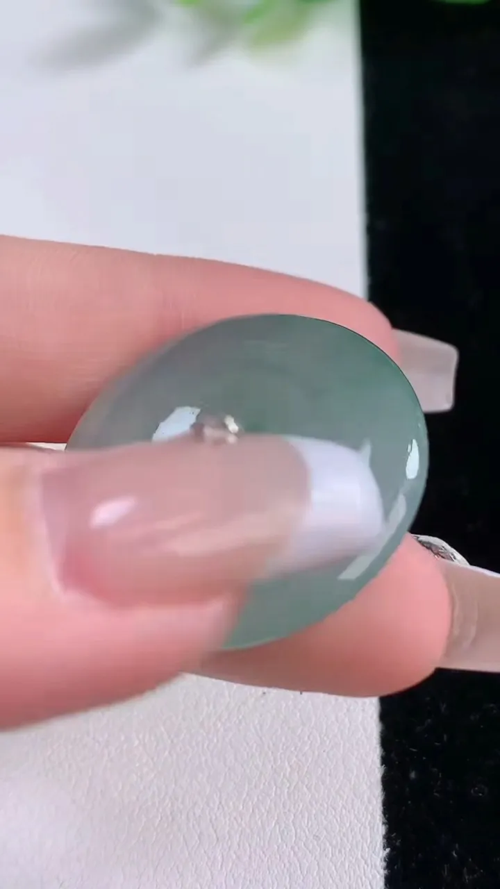 天然A货翡翠冰种飘花平安扣吊坠，尺寸28-5.3，重量:9.18g
12月9日