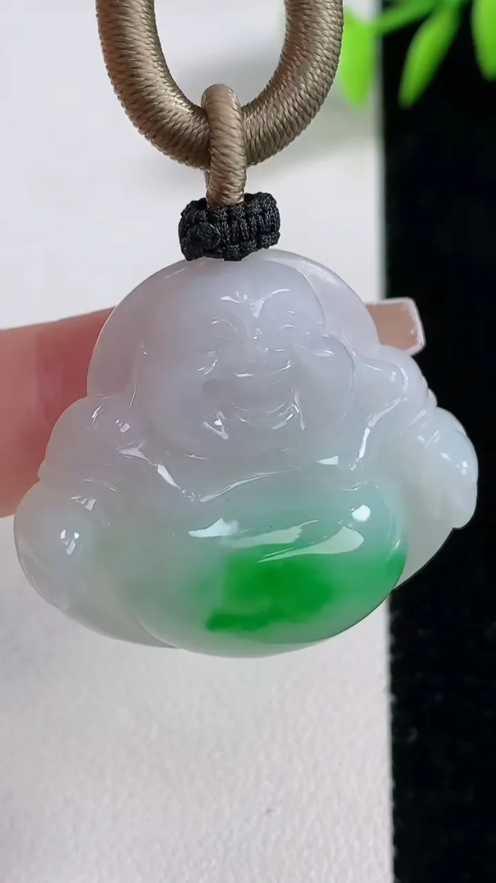 天然A货翡翠佛公吊坠，尺寸29.3-34-9.7，重量:18.64g
12月10日