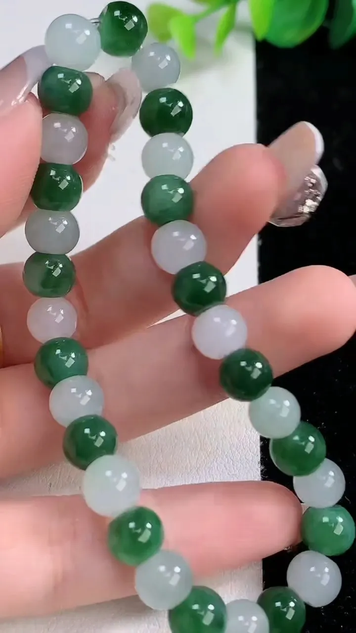 天然A货翡翠算盘珠手串，尺寸7.5-6-30颗，重量:21.15g12月10日
工厂直销收藏佳品,种