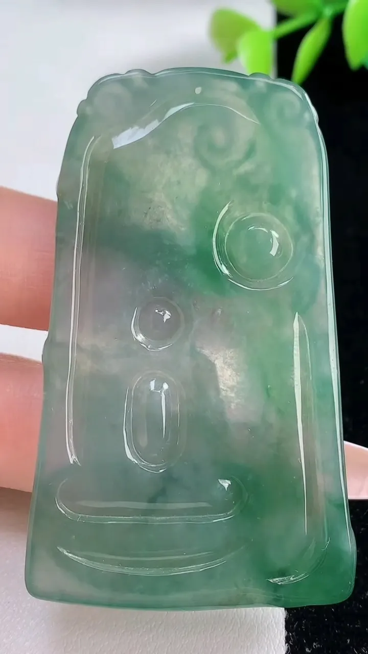 天然A货翡翠文殊菩萨吊坠，尺寸61.8-37.5-5.3，重量:24.86g
12月10日